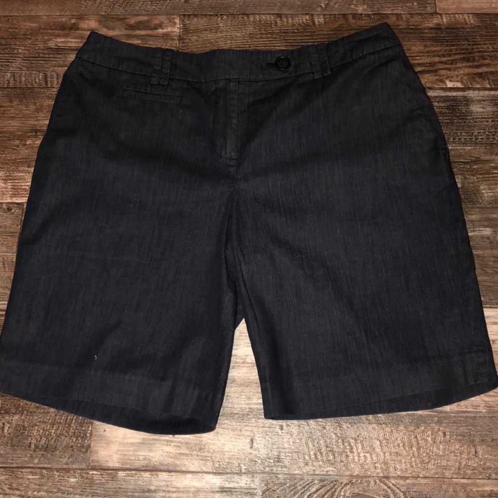 🌺NWOT Ann Taylor LOFT Bermuda shorts Julie fit